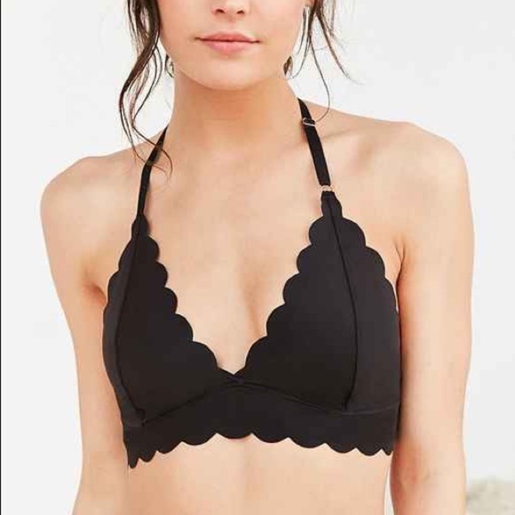 OUT FROM UNDER x URBAN OUTFITTERS Ayden Scallop Triangle Bra - Picture 1 of 6